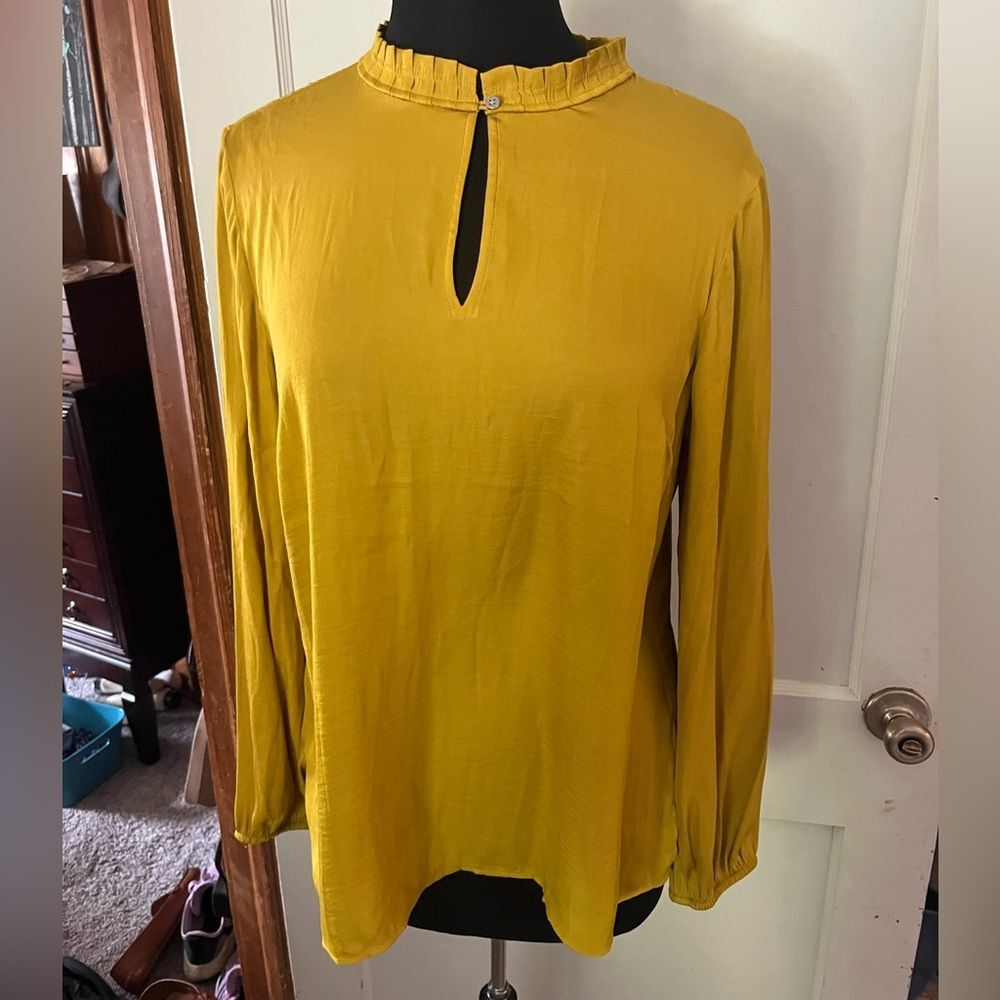 Womens blouse gold in color. Brand Loft size Medium